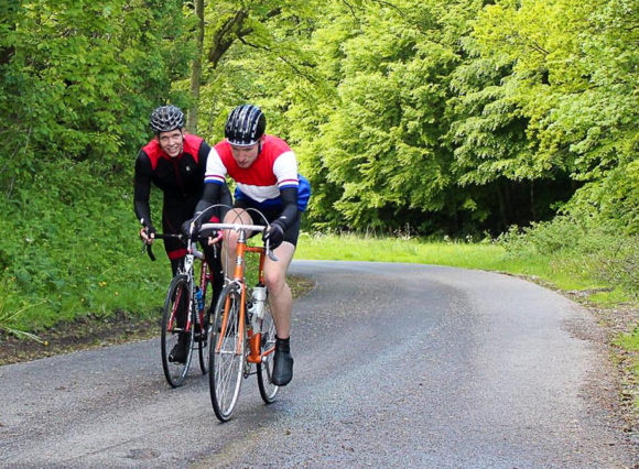 Kasper kæmper sig op ad Bjergvej til Aarhus Rundt 2015