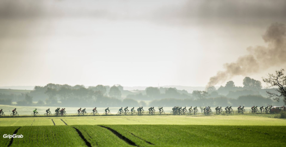 Il Treno Arancione ses i det fjerne under Gran Fondo Munkebjerg