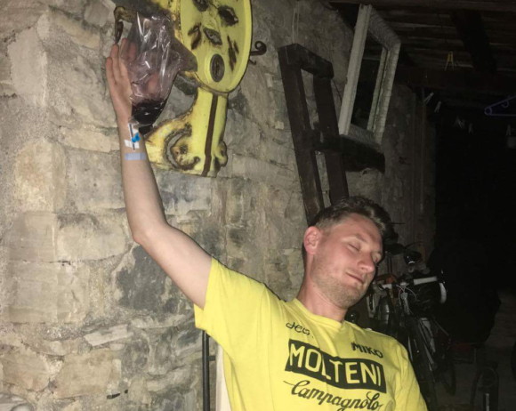 Ren provencalsk rødvin måtte tages intravenøst for at genoprette væskebalancen.