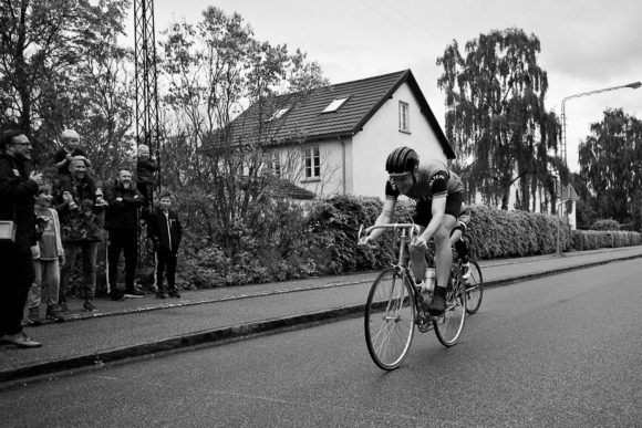 Kasper lister sig til sejr i første heat ved Deli Sprinten