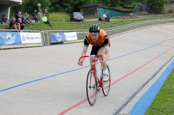 Kasper kører 500 meter på tid til Niels Fredborgs Æresløb 2015
