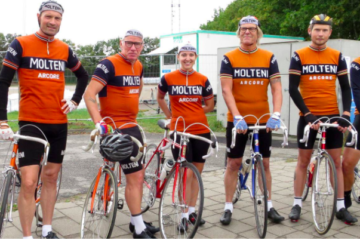 8 Squadra Molteni ryttere på række før Retro-DM