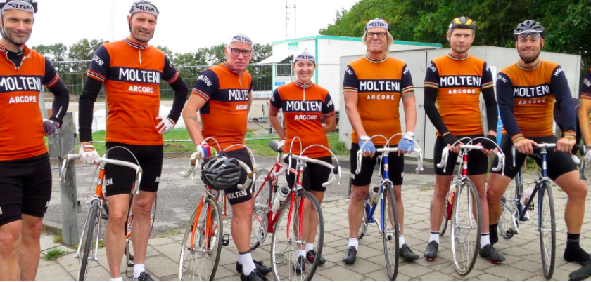 8 Squadra Molteni ryttere på række før Retro-DM