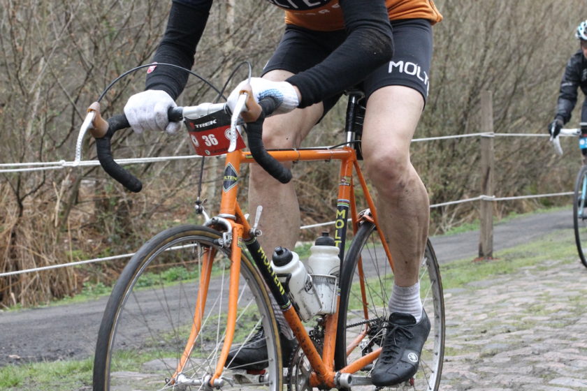 Niels kører genne Arenberg Skoven til Paris-Roubaix Challenge 2015